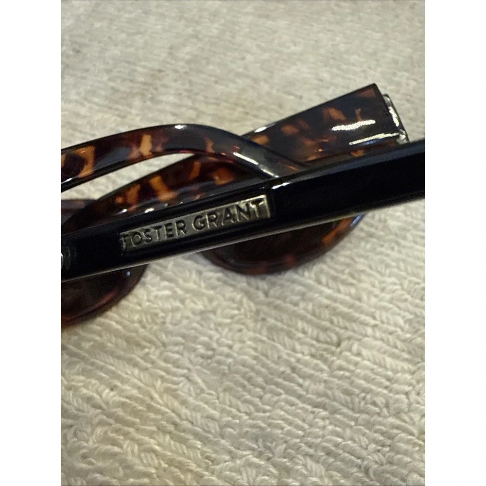 9 prs Cat Eye & Aviators sunglasses:Joe Boxer,Cariblue,Loft,Claiborne,LaDeesse+